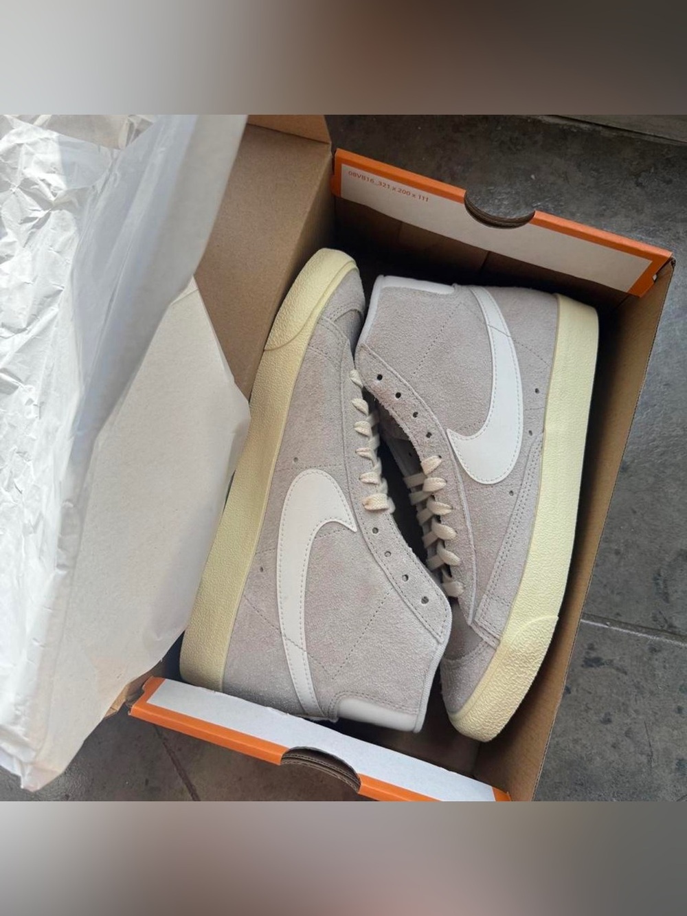 Nike Blazer Mid '77 Vintage High Top Sneakers in Light Bone Alabaster - Picture 12 of 15
